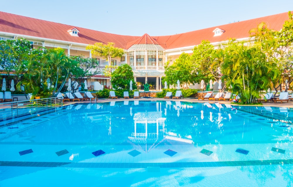 Transforming Hospitality Through Technology: How Smart Hotels Enhance Guest Experiences